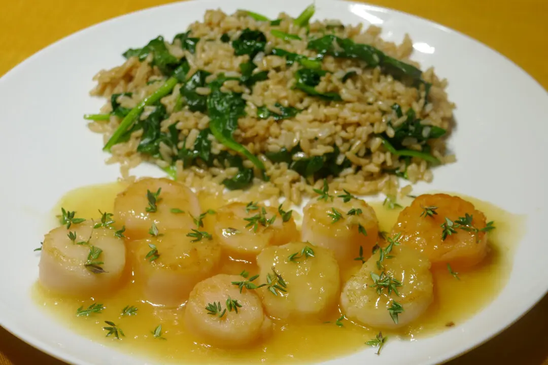 Ginger Citrus Flavored Scallops With Rice and Spinach