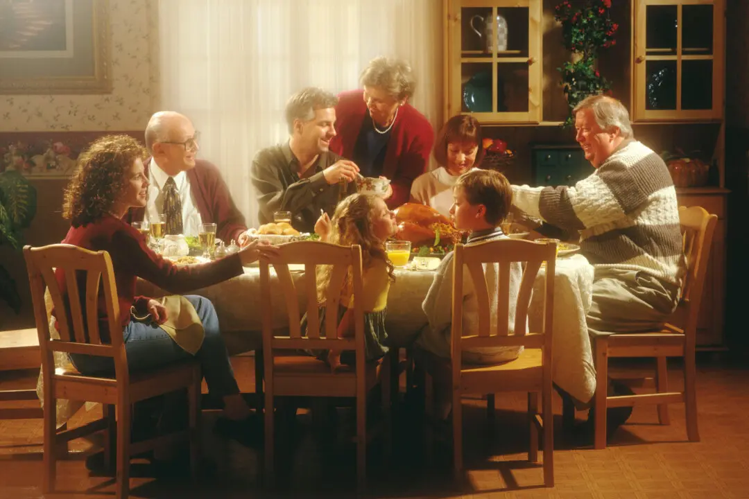 The Art of Being a Good Guest–5 Tips That Will Get You Invited back