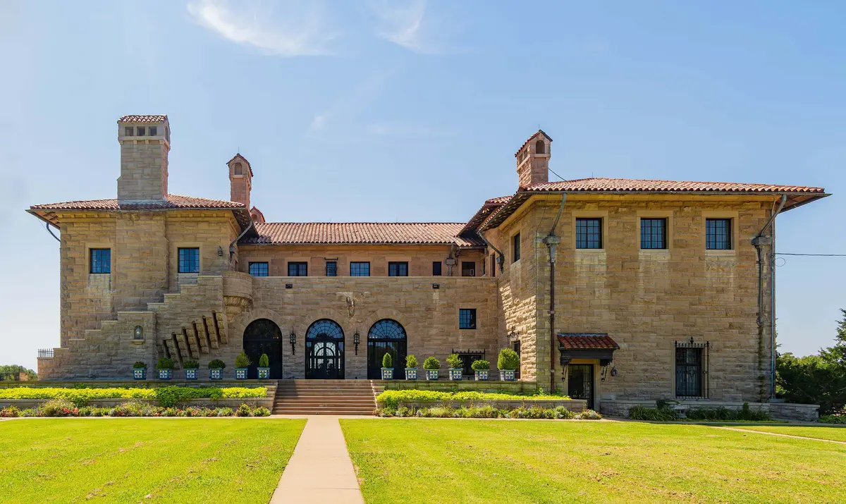 E.W. Marland Mansion: A Palace on the Prairie thumbnail