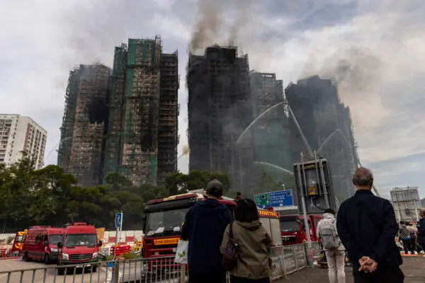 REPLAY: Floral Tributes Pour in After Deadly Hong Kong Blaze