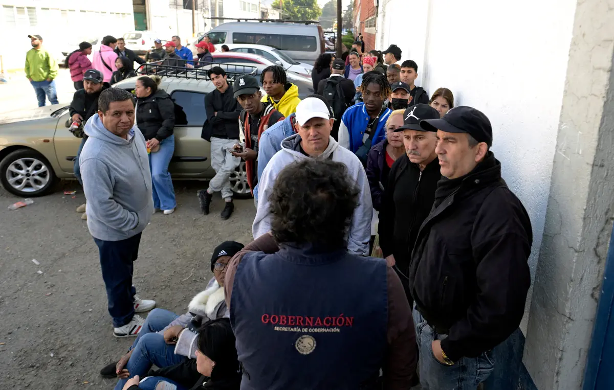 Trump Admin Halts All Asylum Decisions, Pauses Afghan Visas thumbnail