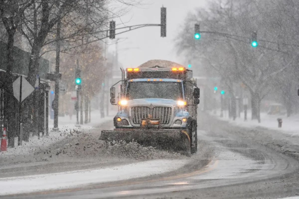 Winter Storm Batters Midwest, Causing Travel Delays and Cancellations thumbnail