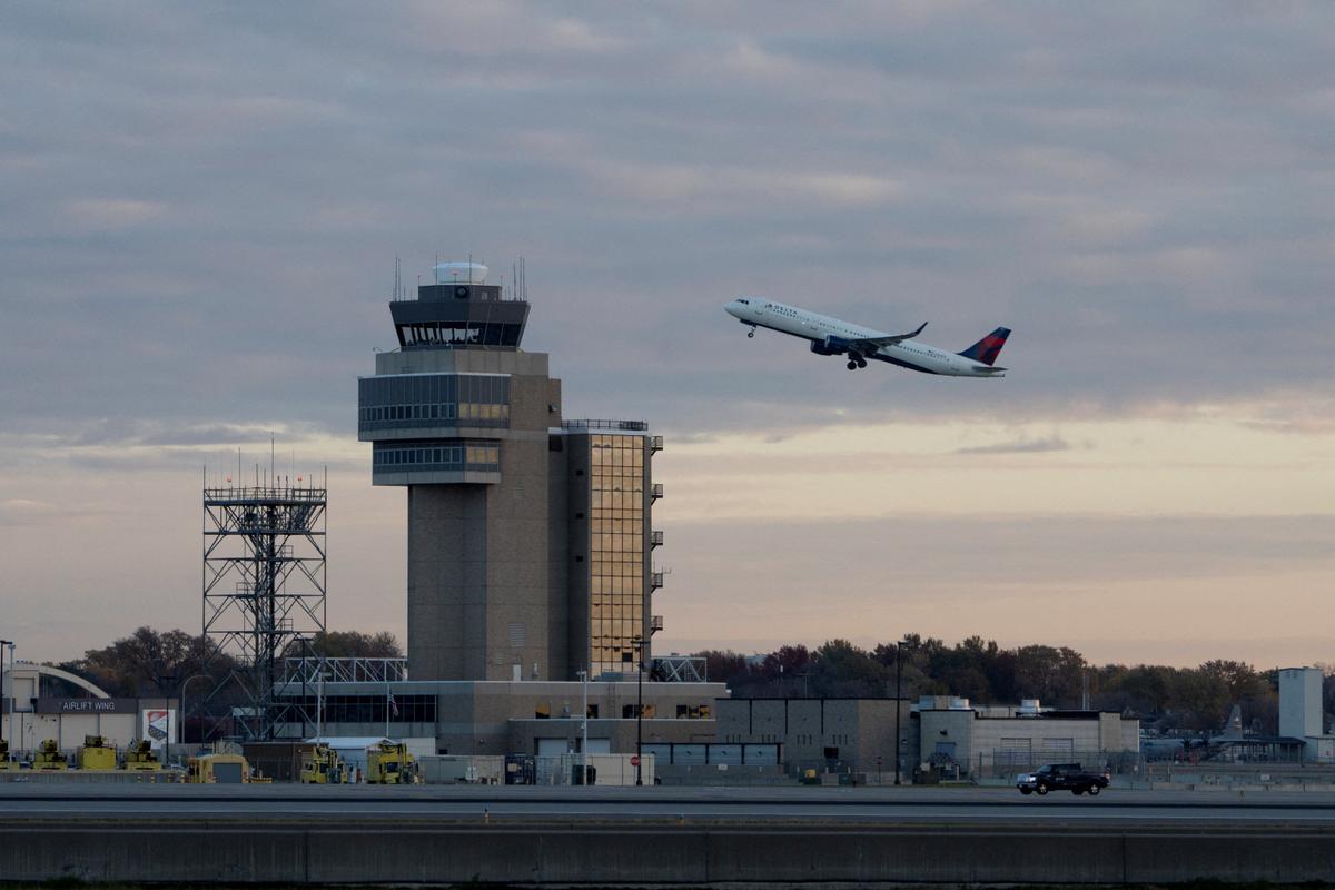 FAA Investigates Flight Cut Violations, Warns Airlines of Heavy Penalties thumbnail