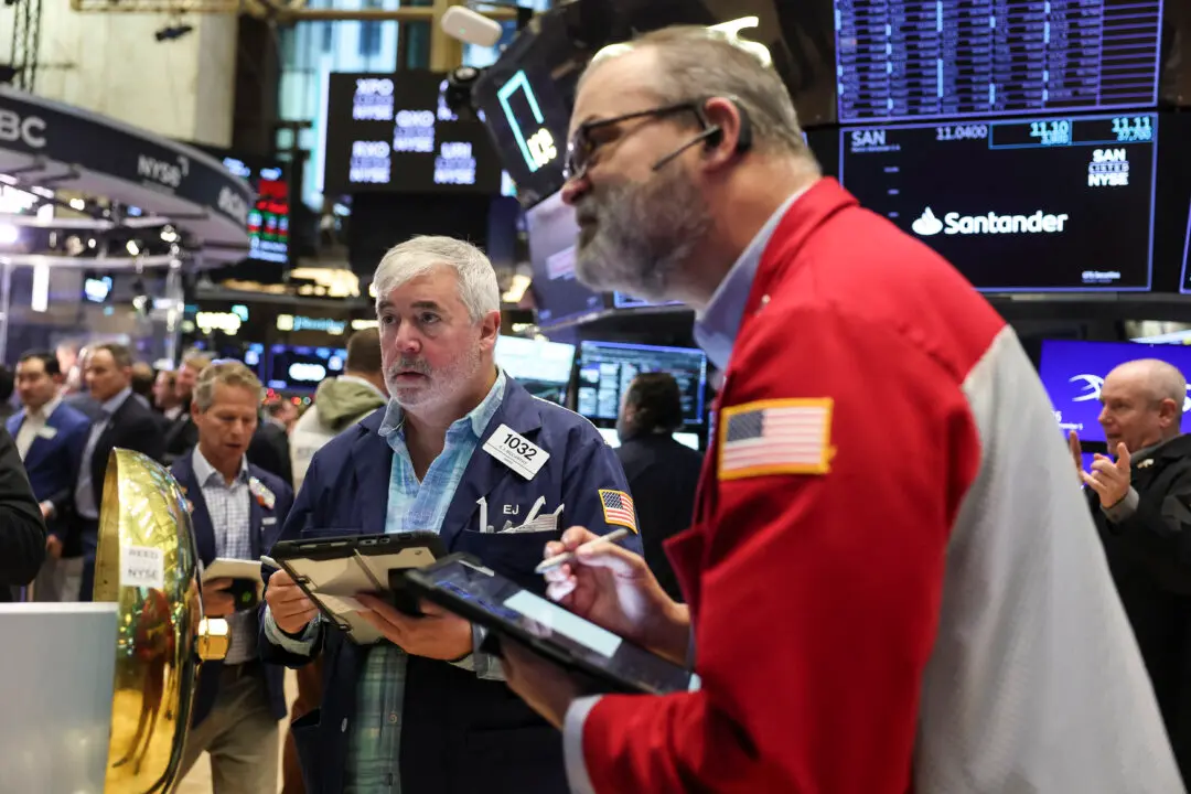 Wall Street Review: Stocks Hover Near Records Ahead of Fed Meeting