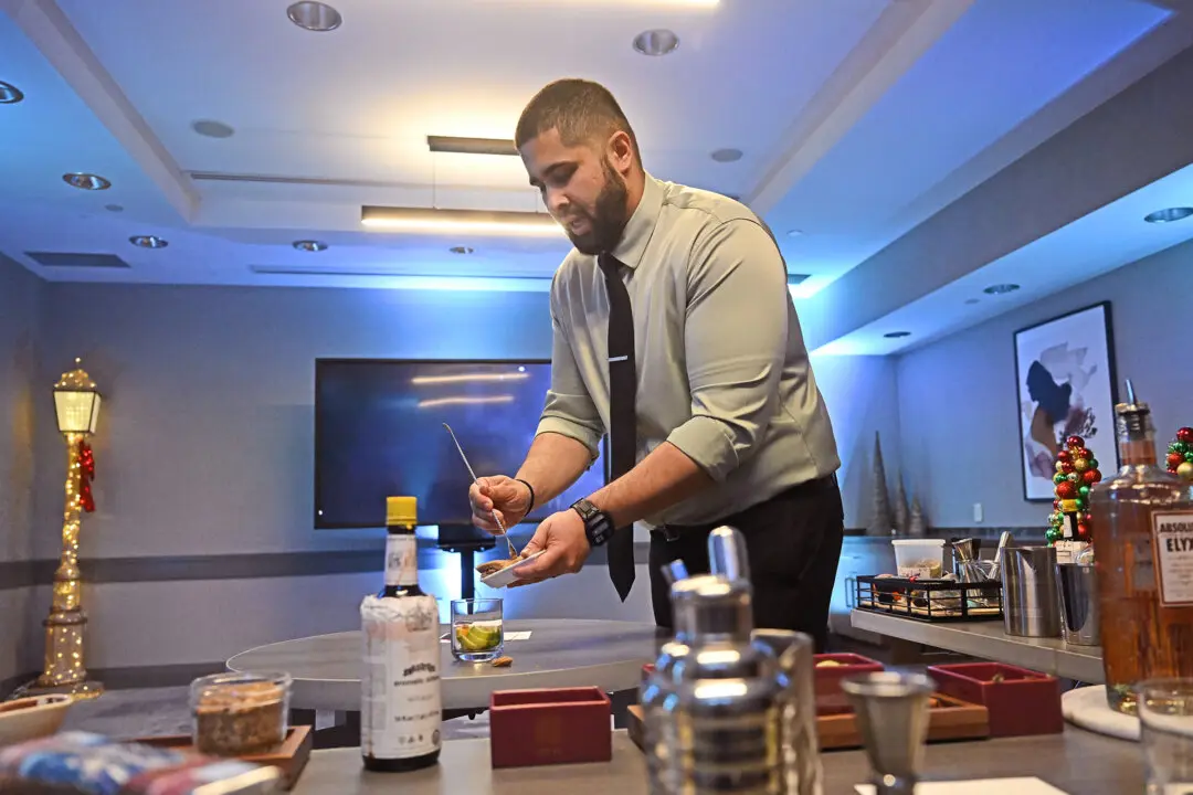 These Holiday Cocktail Recipes Will Raise the Bar at Your Next Party