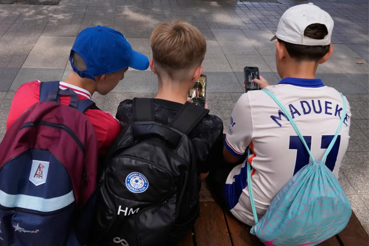 Australia’s Social Media Ban for Under-16s Comes Into Effect thumbnail