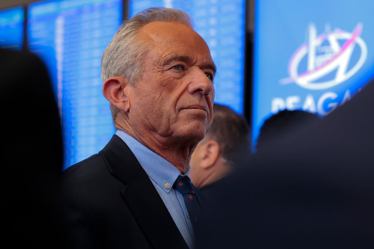 RFK Jr.’s Former Group Calls on FDA to Revoke Approval for Most COVID-19 Vaccines thumbnail