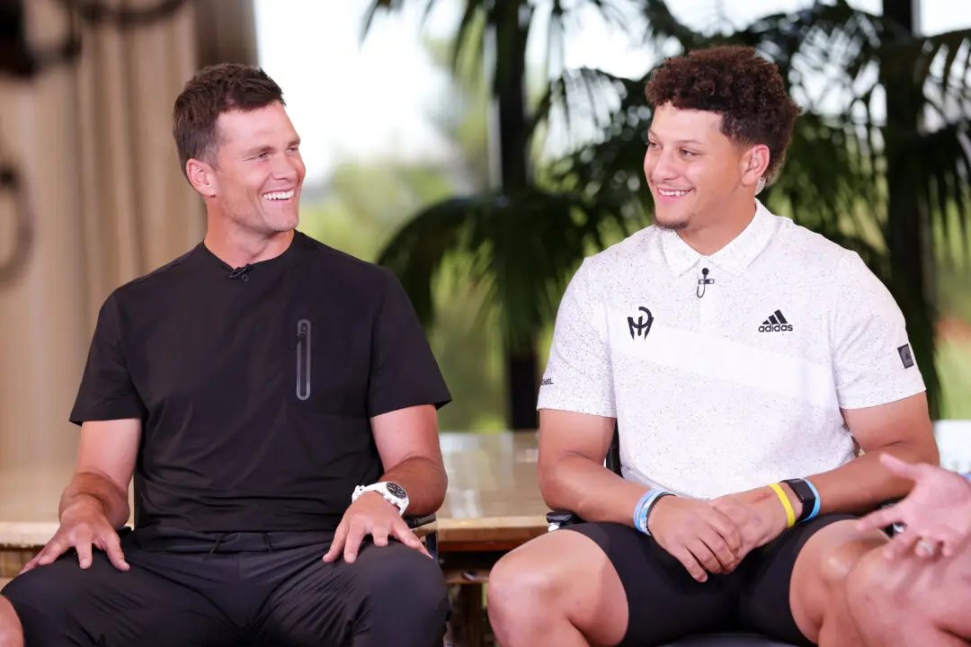 Tom Brady Offers Advice to Patrick Mahomes After ACL Tear