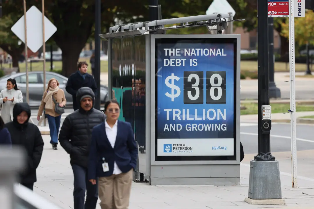 US Budget Deficit Narrows 7 Percent in May; Tariff Revenues Drop After Refunds