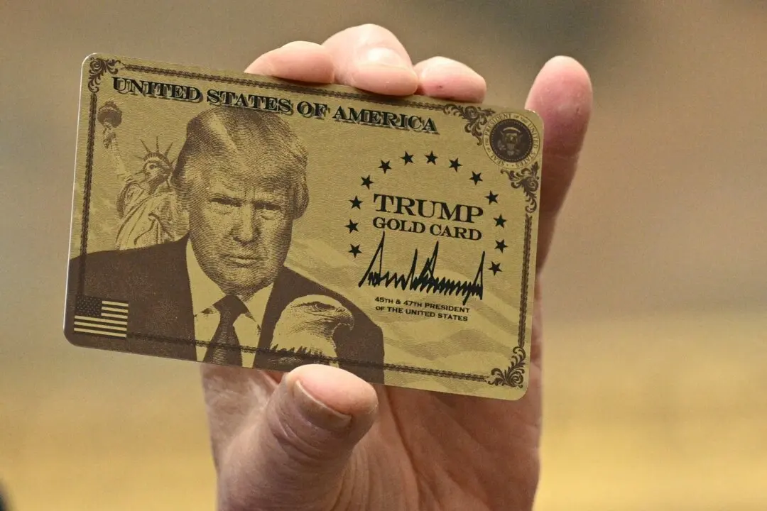 Trump Announces $1.3 Billion in Sales of Gold Card Visas