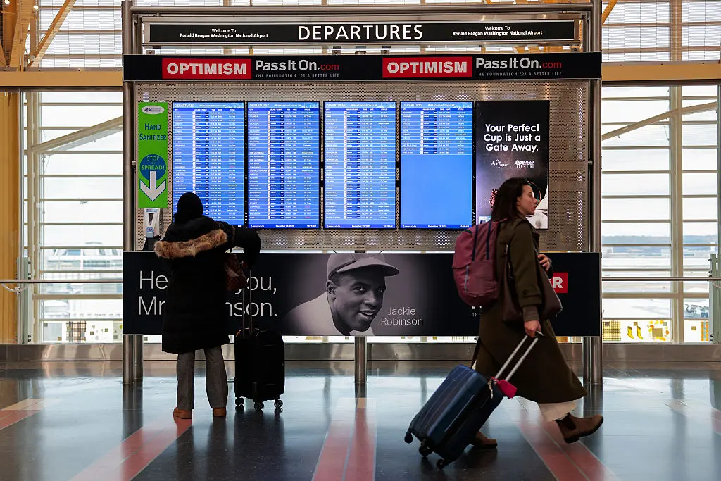 Airlines Cancel Over 1,500 Flights Across the US Ahead of Winter Storm thumbnail