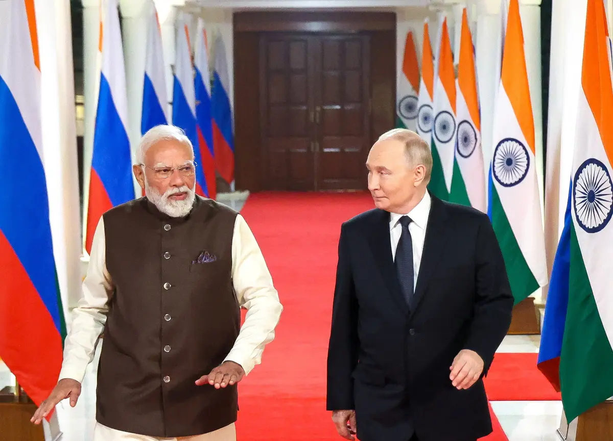 Putin and Modi Talk Trade, Peace in New Delhi thumbnail
