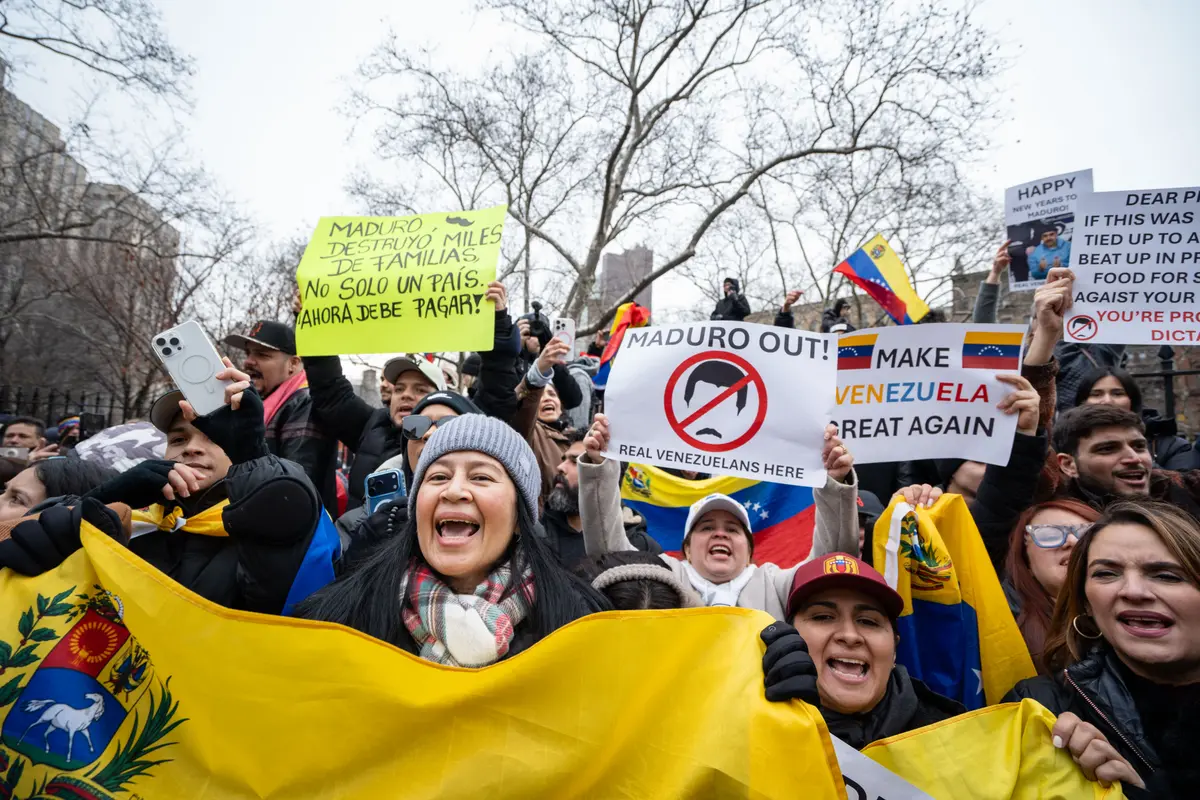 Venezuelans in NY Celebrate Maduro’s Ouster as He Appears in US Court thumbnail