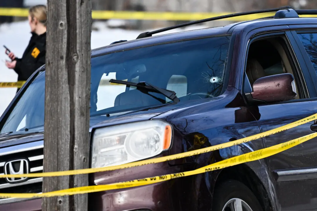 FBI Investigates Fatal Shooting of Woman in Minneapolis; Lawmakers Hold Hearing Over Child Care Fraud | NTD Good Morning (Jan. 8)