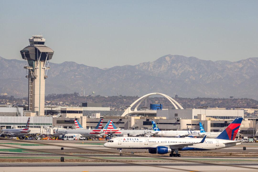 Overhauling Air Traffic Control Involves 5,000 Locations and 600 Radar Systems—What to Know