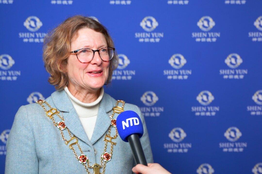 Lord Mayor of Oxford Amazed by Shen Yun’s Artistry