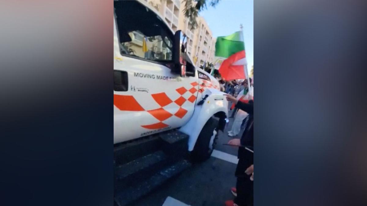 U-Haul Truck Appears to Drive Through Iran Protest in Los Angeles thumbnail