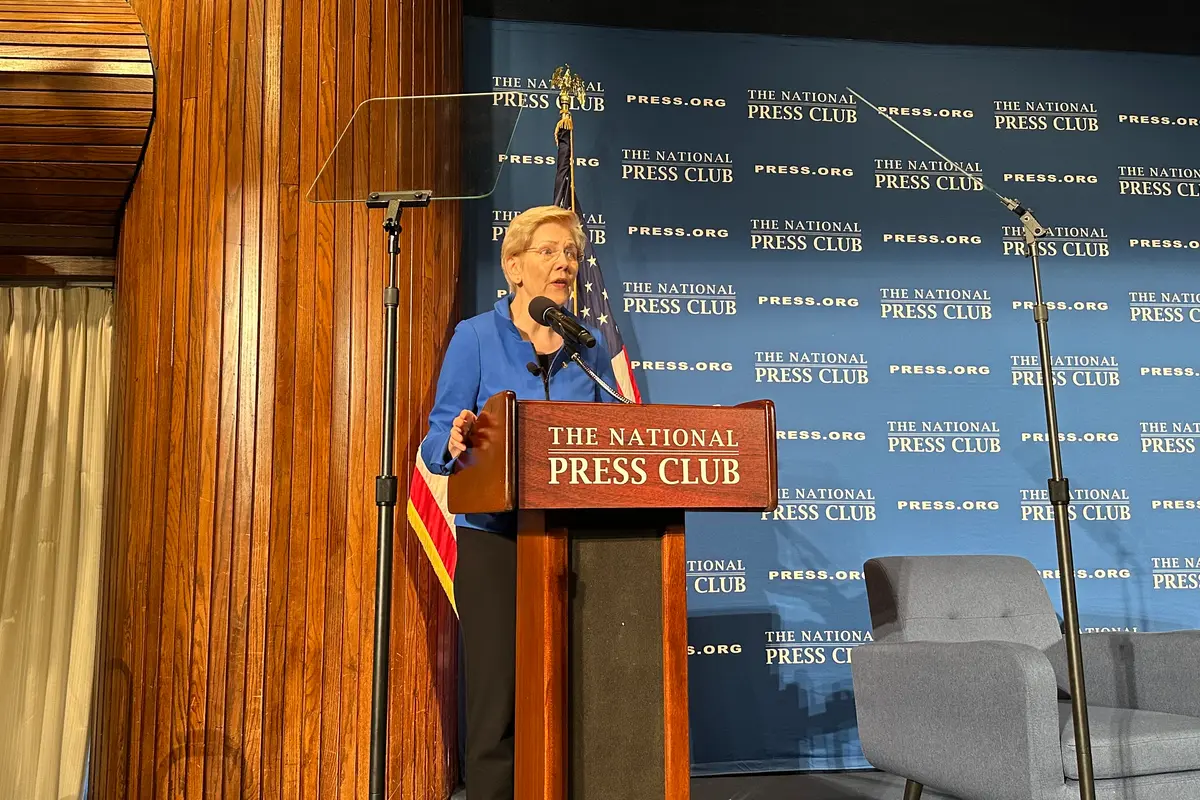 Trump Calls Sen. Warren After Her Speech on Democratic Party’s Future thumbnail