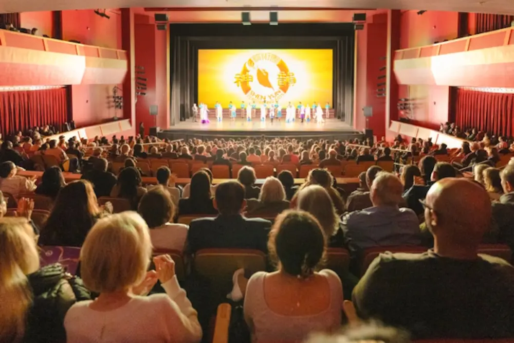 Theatergoer Says Shen Yun ‘Is Just Beautiful’