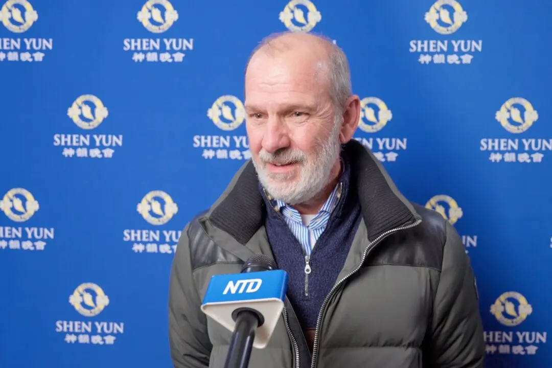 ‘Stunning Costumes and a Stunning Orchestra’: Audience Member in Milan Is Mesmerized by Shen Yun
