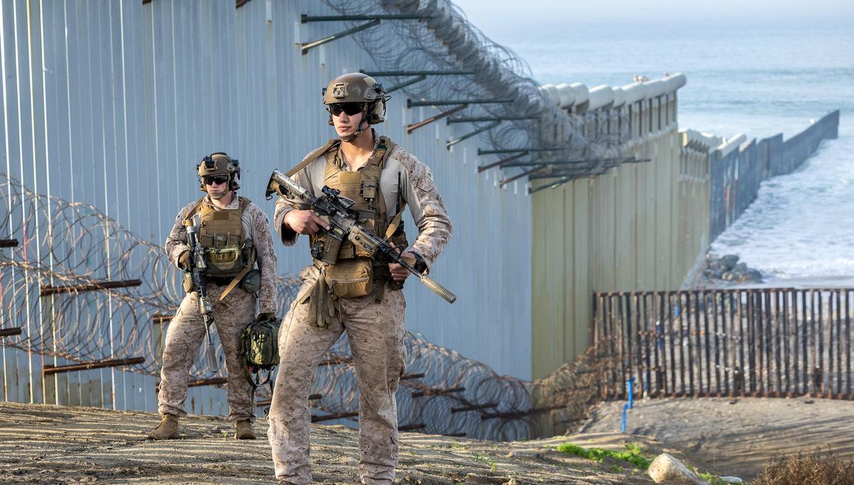 America in Photos: Patrolling the Mexican Border, Trump’s First Year, and Swimming With Manatees