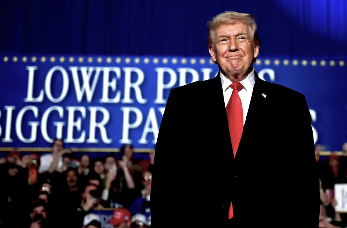 Trump Highlights Economic Policies in Midterm Push at Iowa Rally