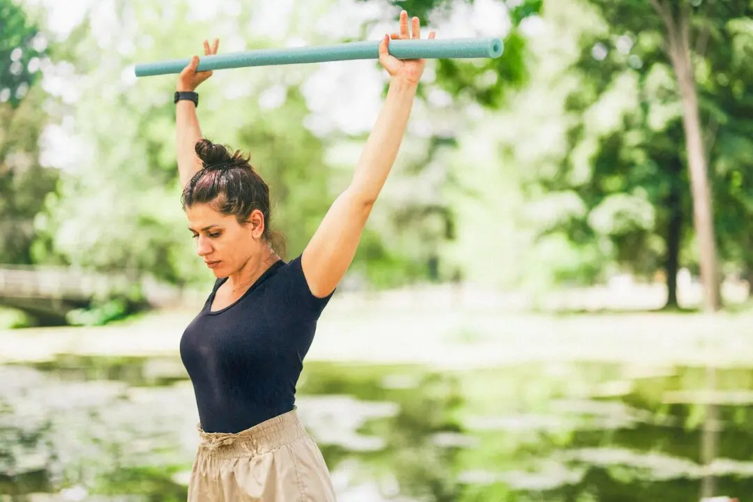 Noodling Around: 5 Clever Exercises You Can Perform With a Pool Noodle