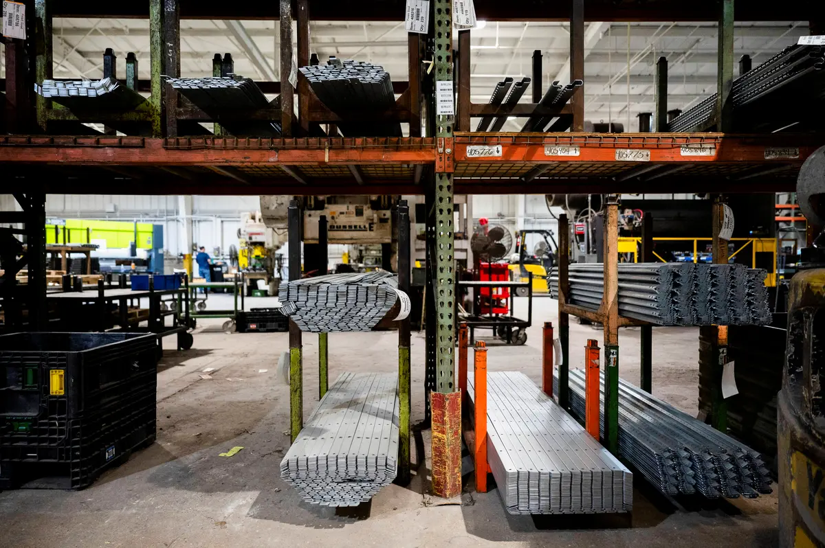 Investors Pivot to Hard Assets Amid AI Disruption Concerns