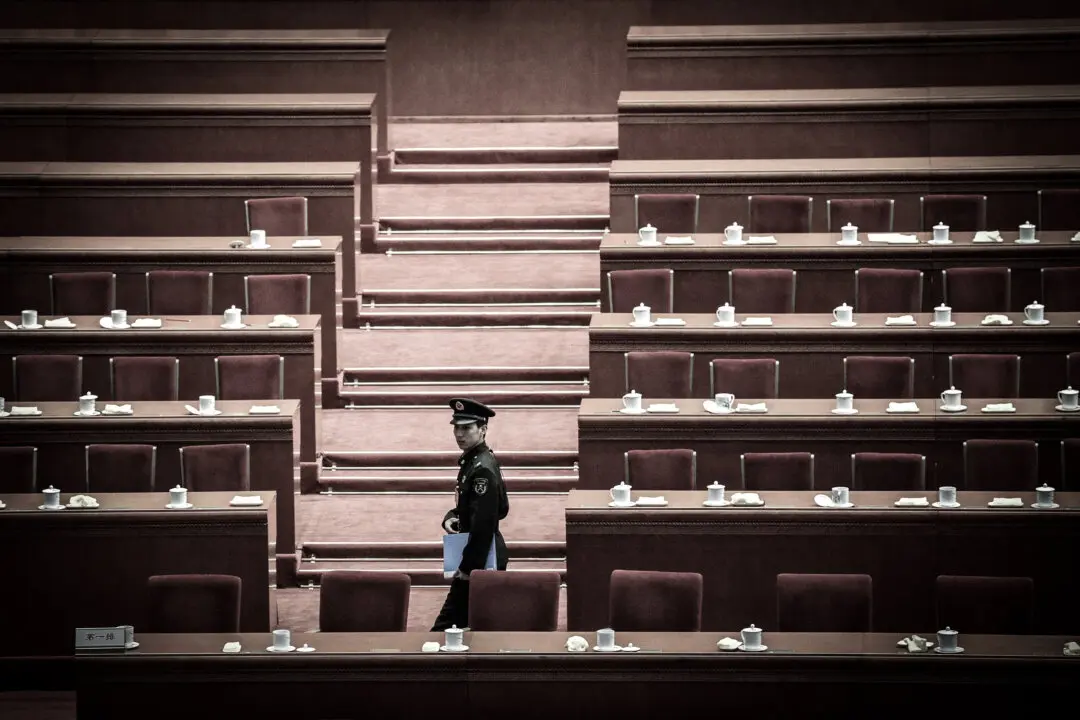 Insiders: Passive Resistance Spreading Beyond Military in China