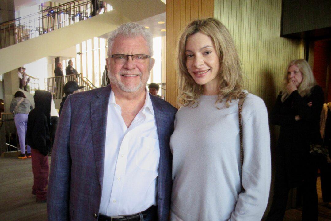 Shen Yun Is ‘Outstanding,’ Says Dentist