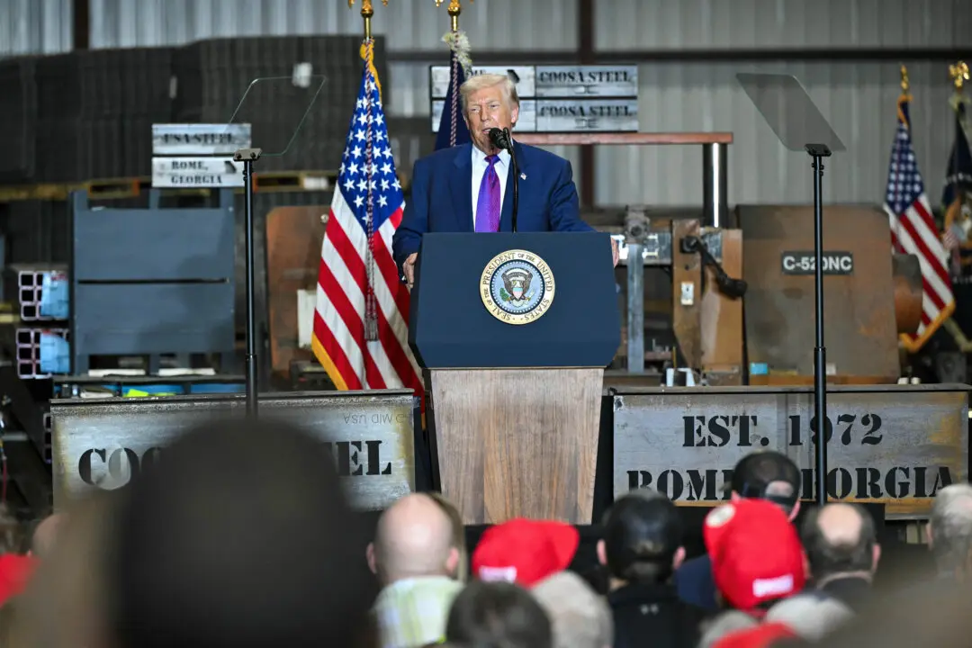 Trump Pledges to Lift Tech Curbs on Vietnam, Lam Says