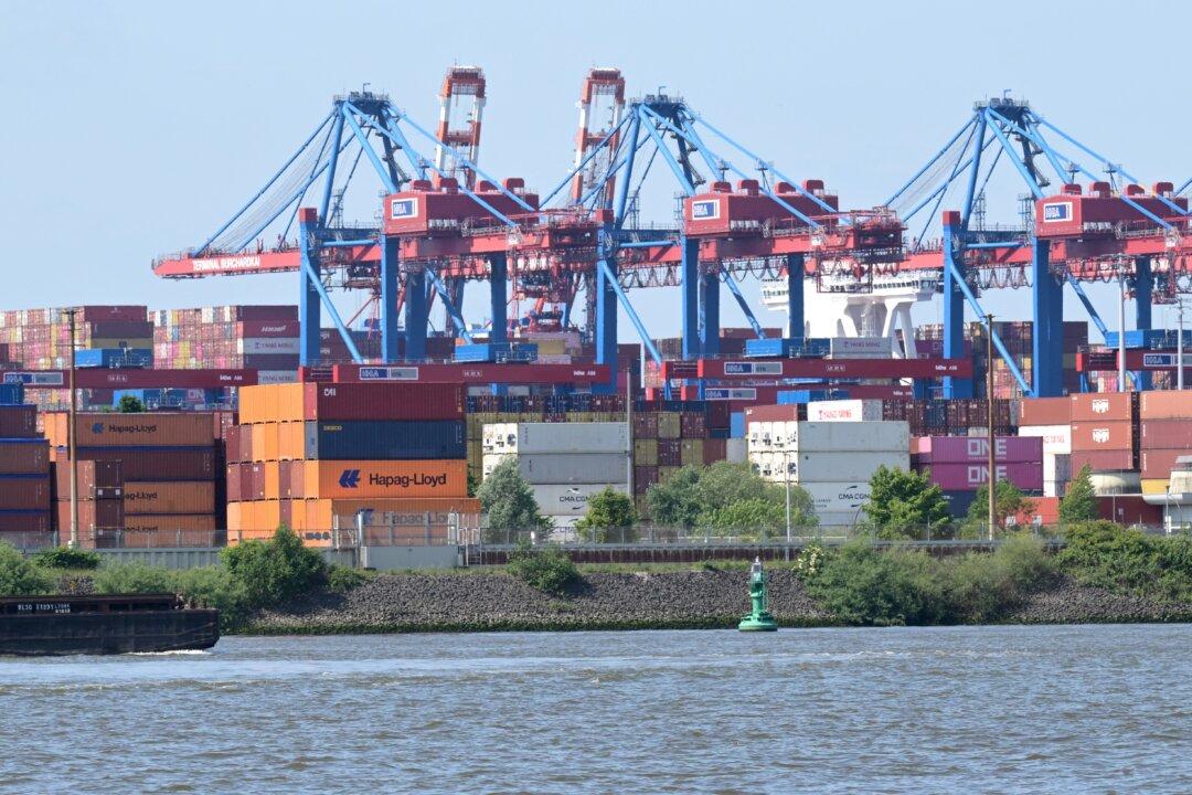 Record EU–US Trade Masks Export Declines Across Most of Europe, Report Says