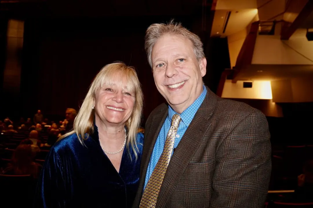 Painter and Glass Artist Love Shen Yun’s Dance