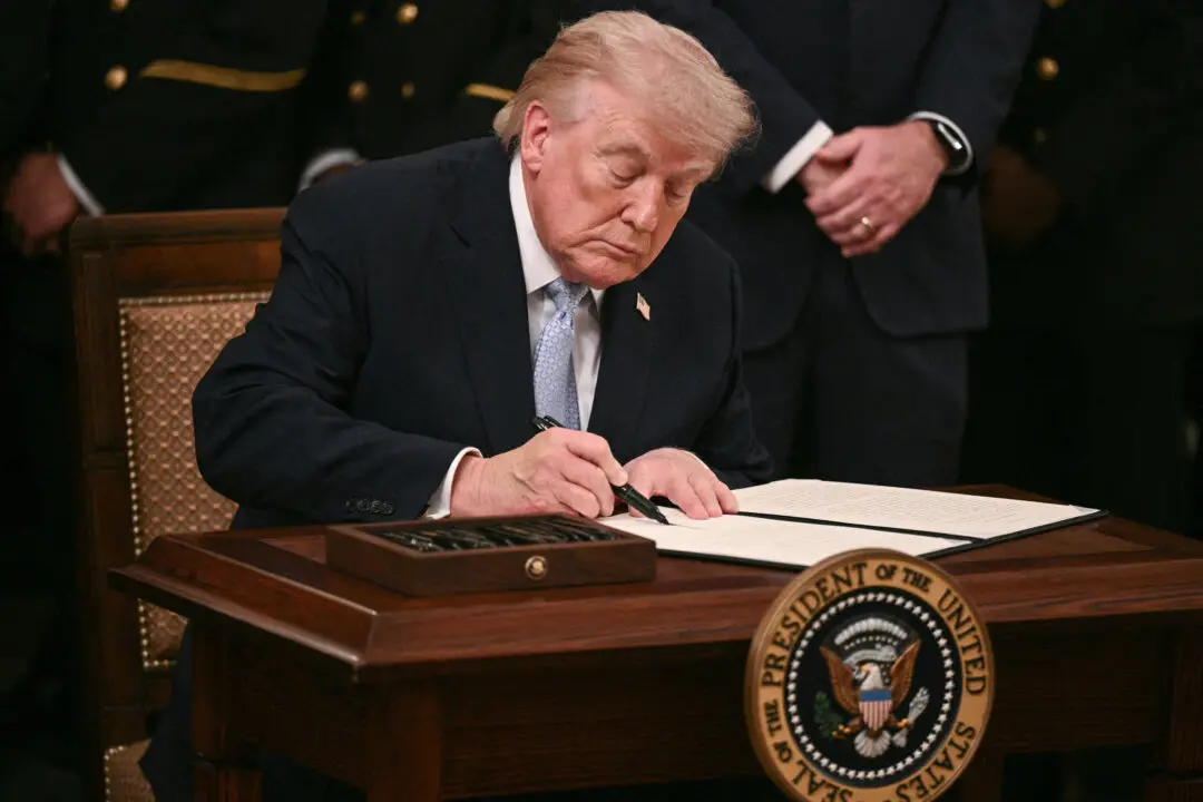 Trump Signs Order to Preserve 2nd Saturday in December for Army-Navy Football