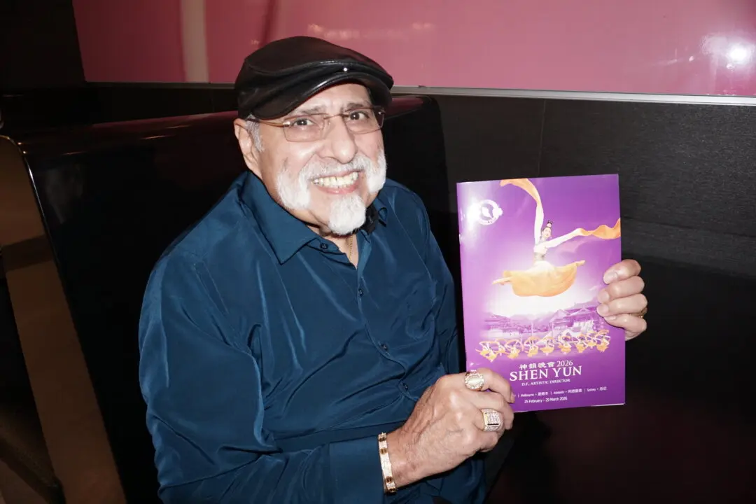 Sydney Jeweler Mesmerized by Shen Yun