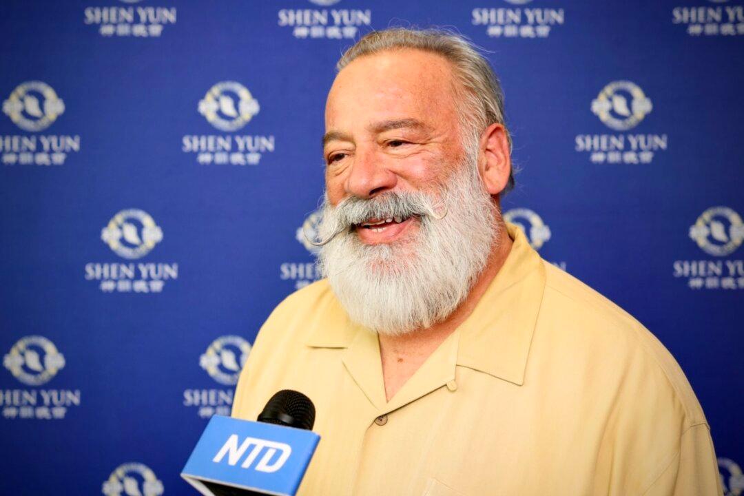 Mayor of Dixon Describes Shen Yun as ‘Enlightening, Wonderful, Relaxing’