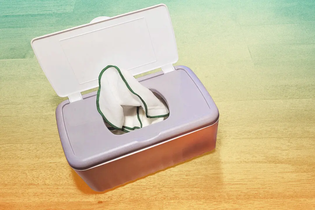 How to Make Reusable Wet Wipes for Gentle Skin Care and Home Cleaning