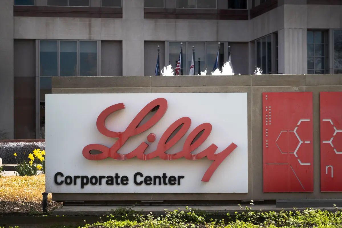 Big Pharma and Big Medical Locked in Standoff Over Drug Discounts: What to Know