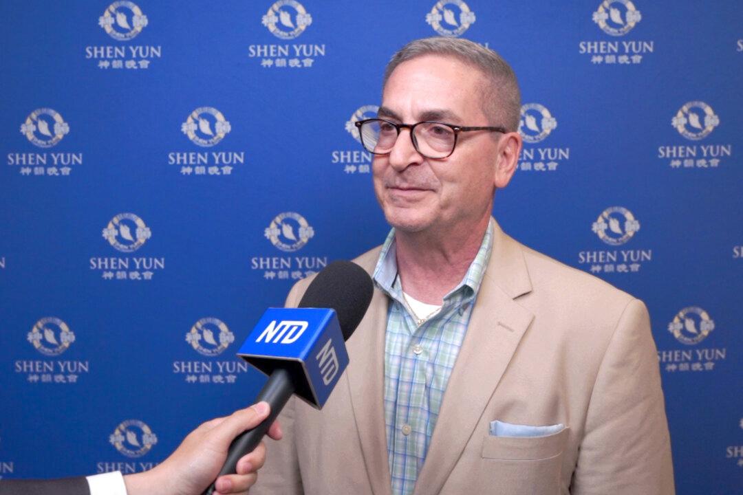 Theatergoer Says Shen Yun Delivers Hopeful Spiritual Message