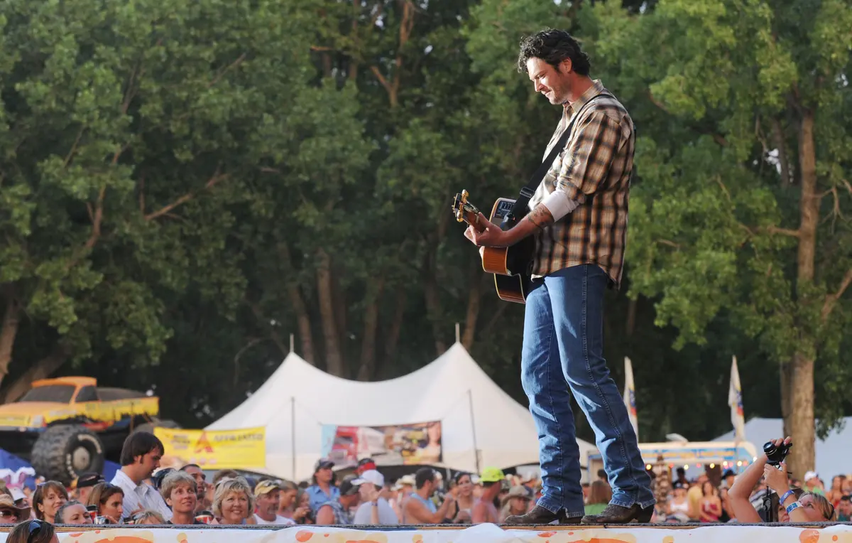 Blake Shelton’s Hit Song About Maternal Bonds