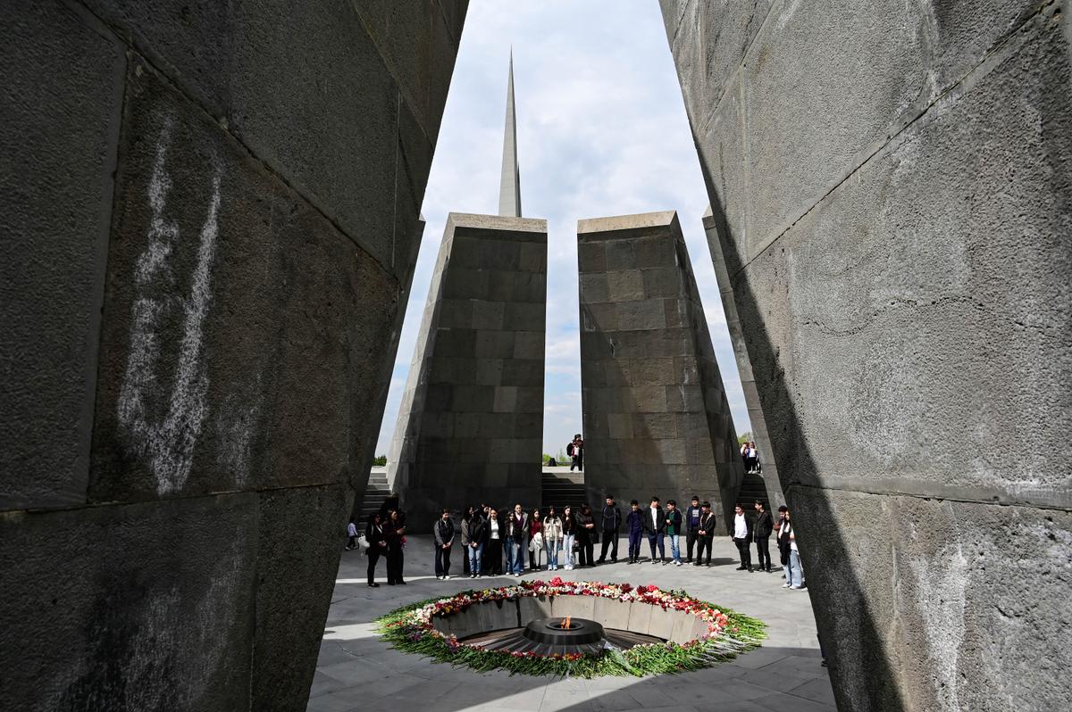 Day in Photos: Armenian Genocide Memorial, MS-13 Court Hearing, and Morris Dancers