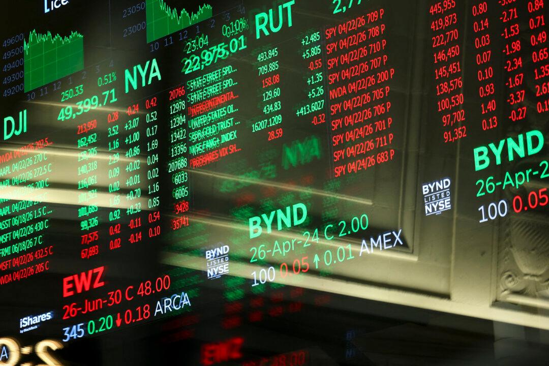 Wall Street Review: S&P 500, Nasdaq Hit New Record Highs Amid Strong Earnings