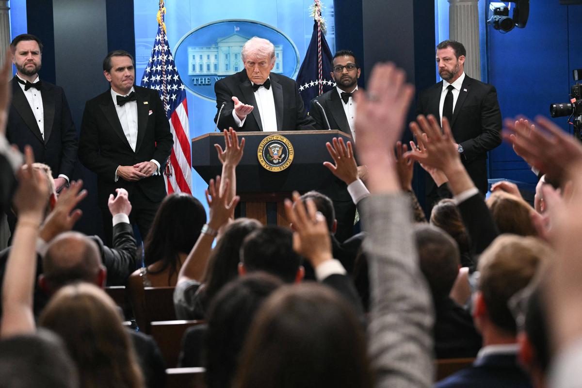 Secret Service Agent Shot at White House Correspondents’ Dinner: Trump