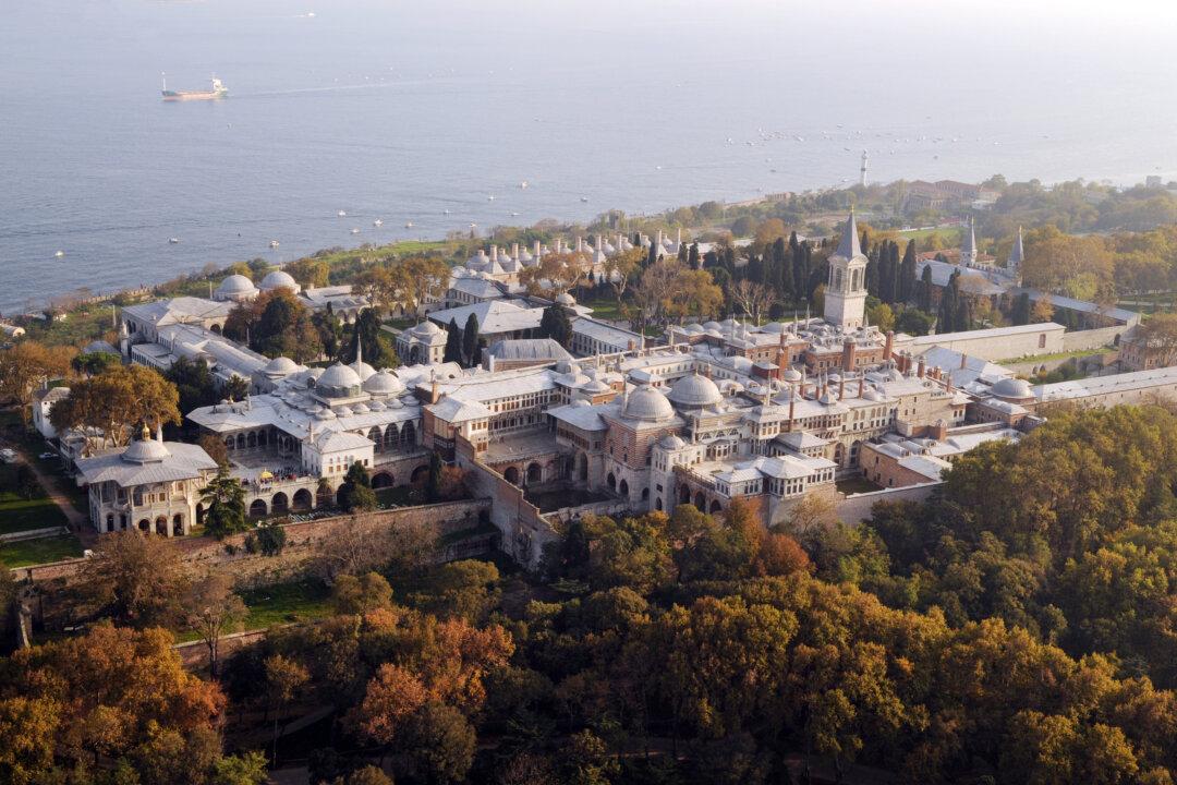 Topkapi Palace: A Mosaic of Majesty and Marvels