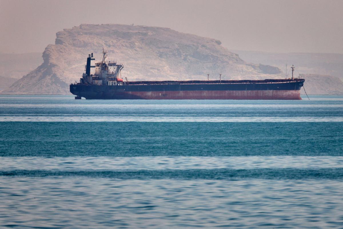 Chinese Oil Tanker Hit by Iran Near Hormuz as US Pauses Ship Protection Amid Broader Strategy