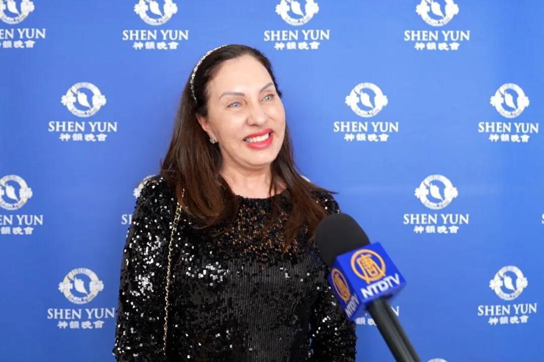 ‘Shen Yun Is the Most Beautiful Show I’ve Ever Seen in My Life,’ Says a Doctor in Paris