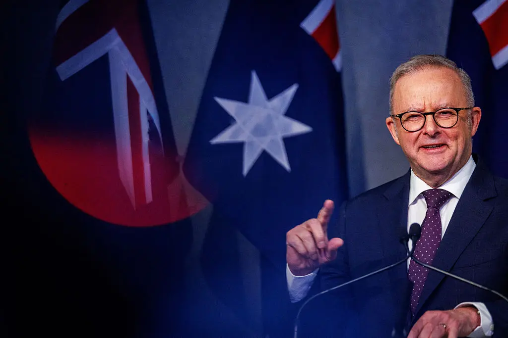 Apple CEO Praises Australian PM for Under-16 Social Media Ban