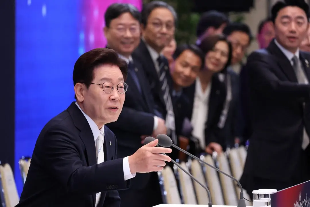 South Korea Approves Decree on $350 Billion US Investment Deal