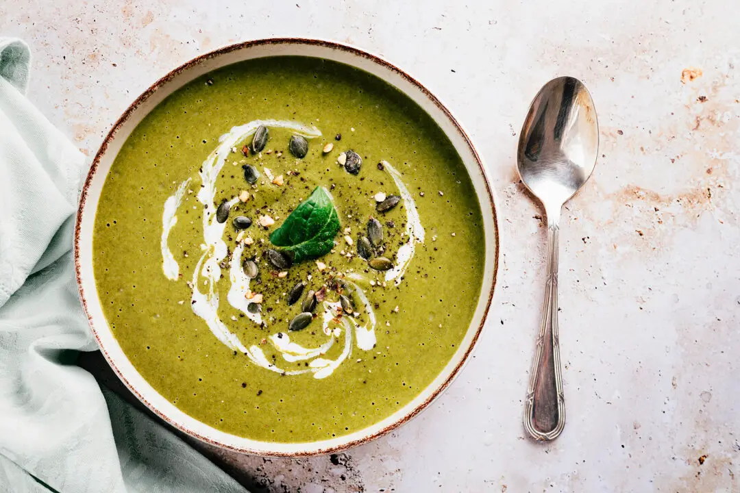 Summertime Parsley and Spinach Detox Soup