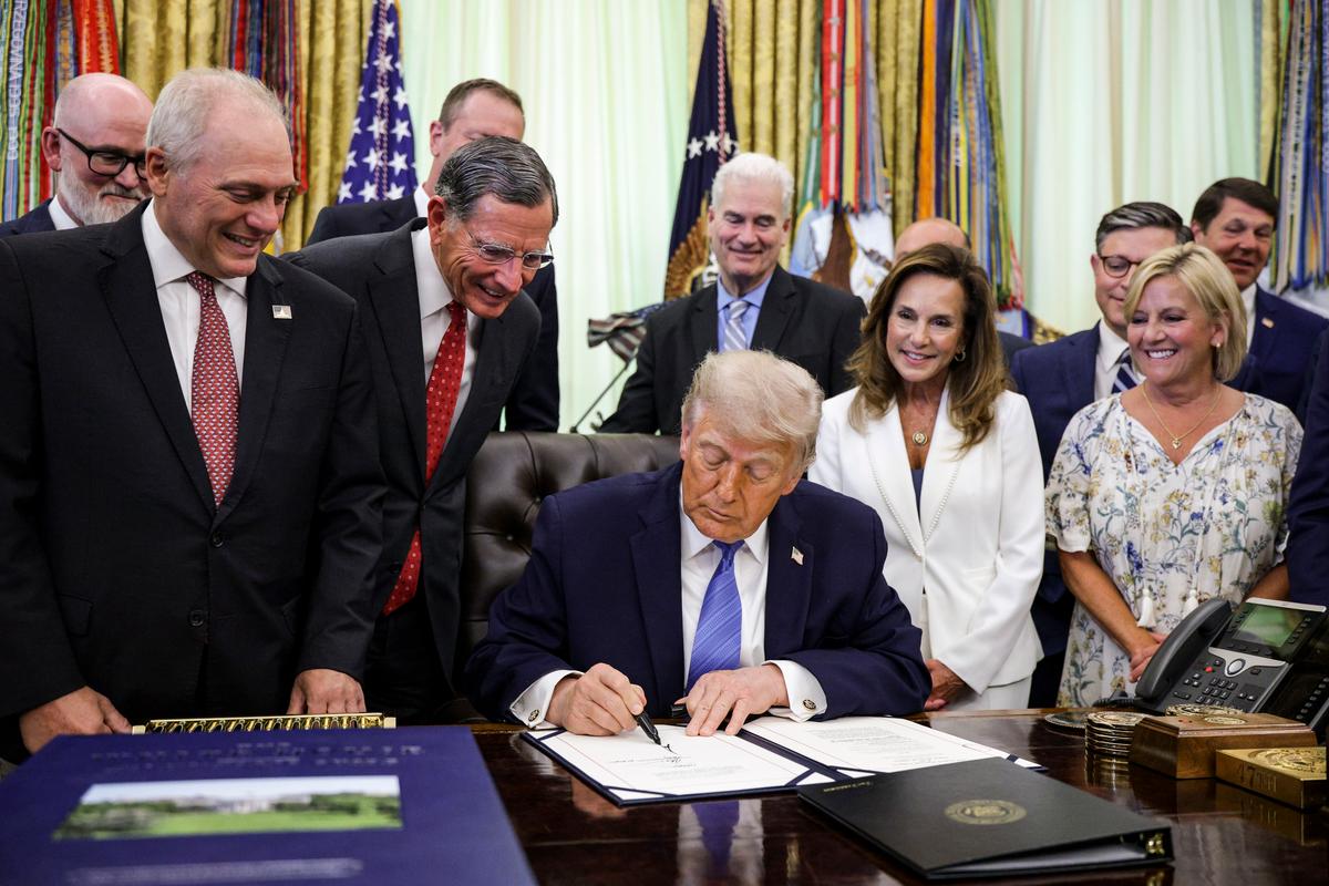 Trump Signs $70 Billion Bill to Fund ICE, Border Patrol for 3 Years